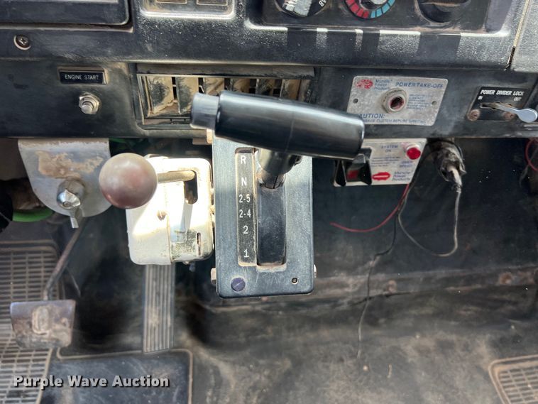 image for item LV9024 1995 International  2554 dump truck