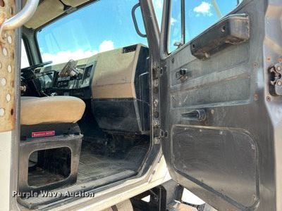 image for item LV9024 1995 International  2554 dump truck