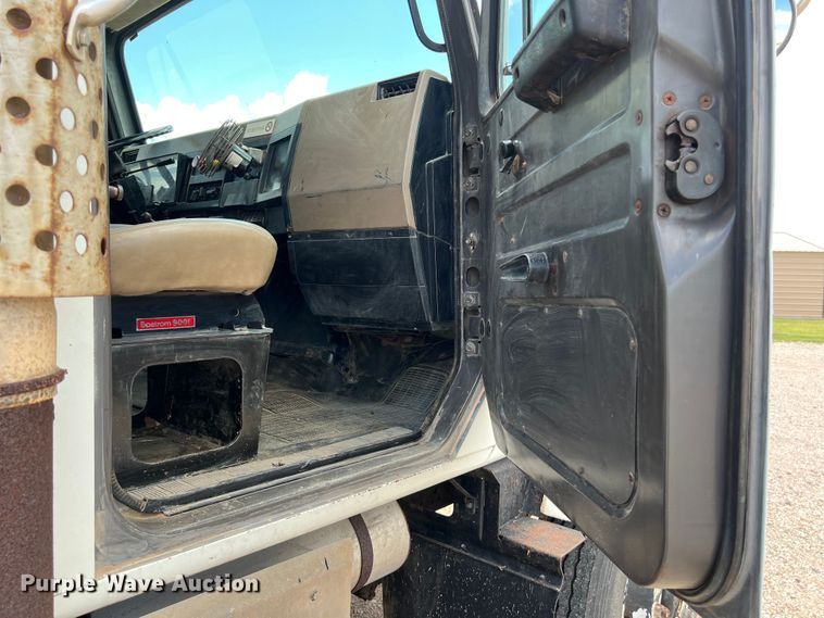 image for item LV9024 1995 International  2554 dump truck