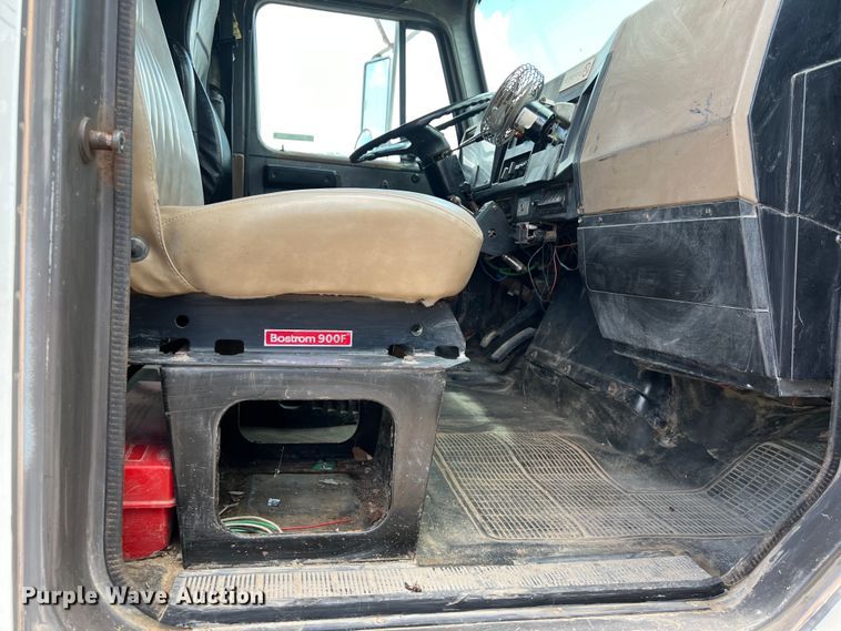 image for item LV9024 1995 International  2554 dump truck