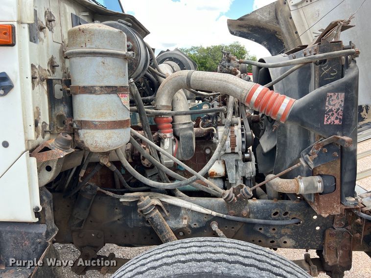 image for item LV9024 1995 International  2554 dump truck