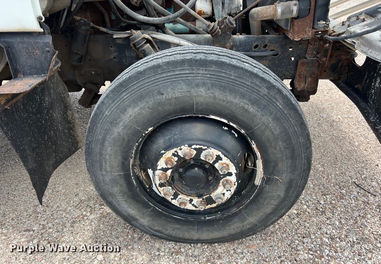 image for item LV9024 1995 International  2554 dump truck