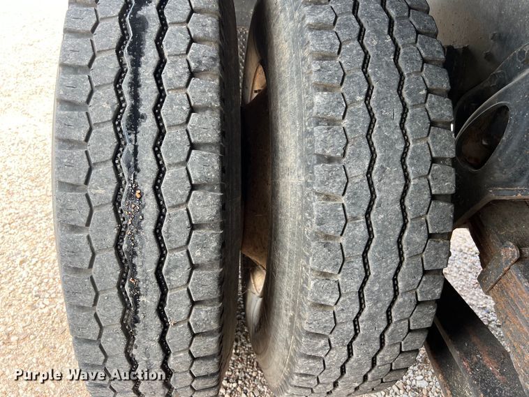 image for item LV9024 1995 International  2554 dump truck