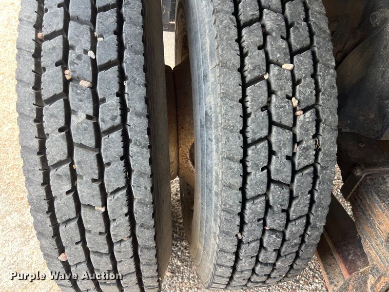 image for item LV9024 1995 International  2554 dump truck