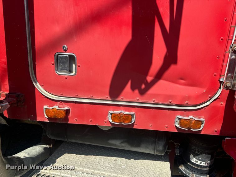 image for item MJ9481 1987 Peterbilt 379 dump truck