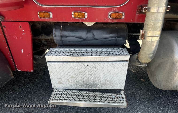 image for item MJ9481 1987 Peterbilt 379 dump truck