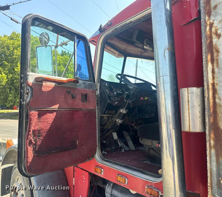 image for item MJ9481 1987 Peterbilt 379 dump truck