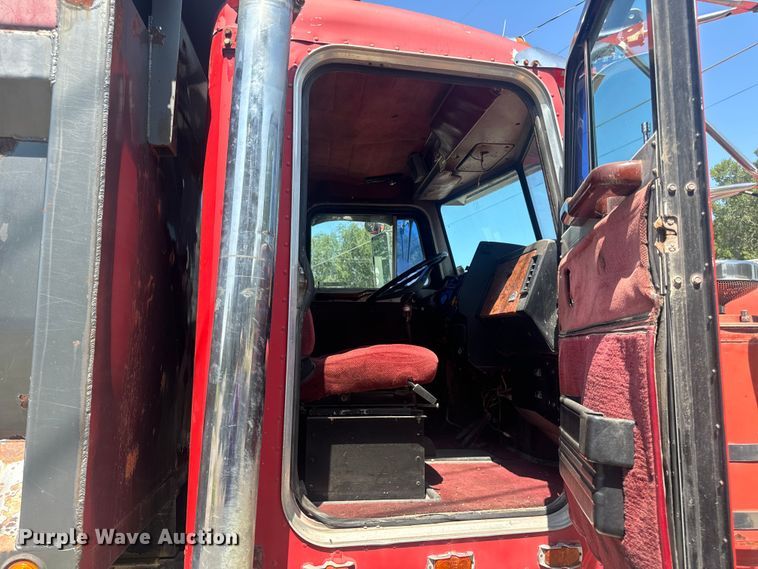 image for item MJ9481 1987 Peterbilt 379 dump truck