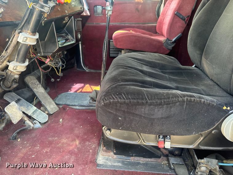 image for item MJ9481 1987 Peterbilt 379 dump truck