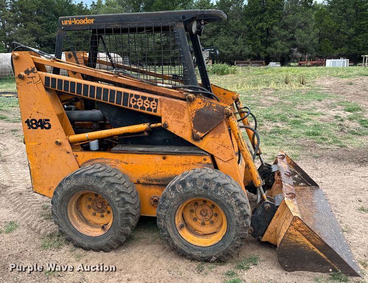 image for item MU9998 1975 Case 1845  skid steer loader