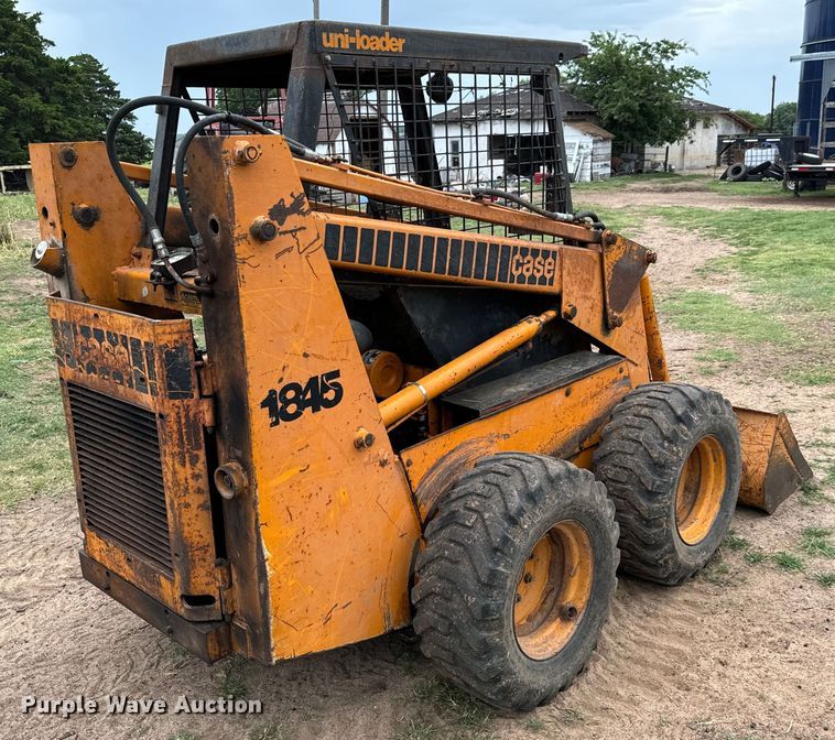 image for item MU9998 1975 Case 1845  skid steer loader