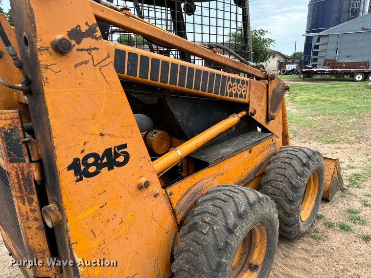 image for item MU9998 1975 Case 1845  skid steer loader