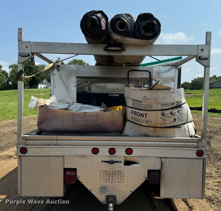 image for item NB9514 2009 Ford  F450 Super Duty XLT Crew Cab flatbed truck