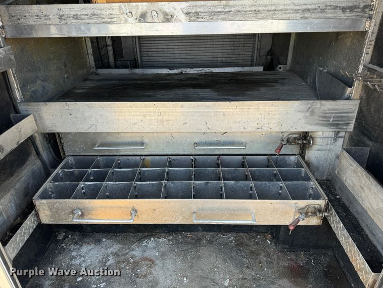 image for item NB9514 2009 Ford  F450 Super Duty XLT Crew Cab flatbed truck