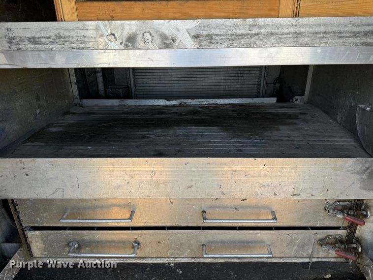 image for item NB9514 2009 Ford  F450 Super Duty XLT Crew Cab flatbed truck