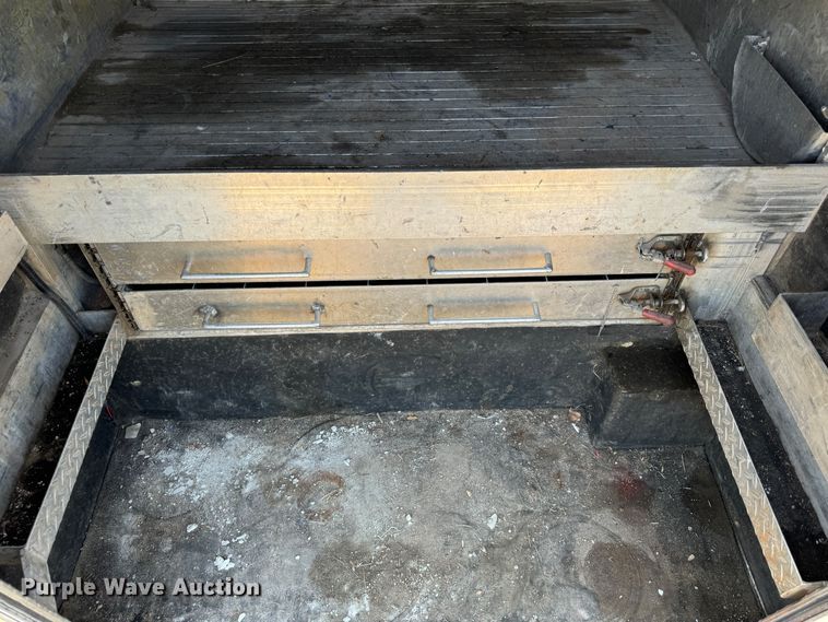 image for item NB9514 2009 Ford  F450 Super Duty XLT Crew Cab flatbed truck