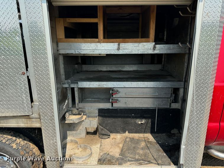 image for item NB9514 2009 Ford  F450 Super Duty XLT Crew Cab flatbed truck