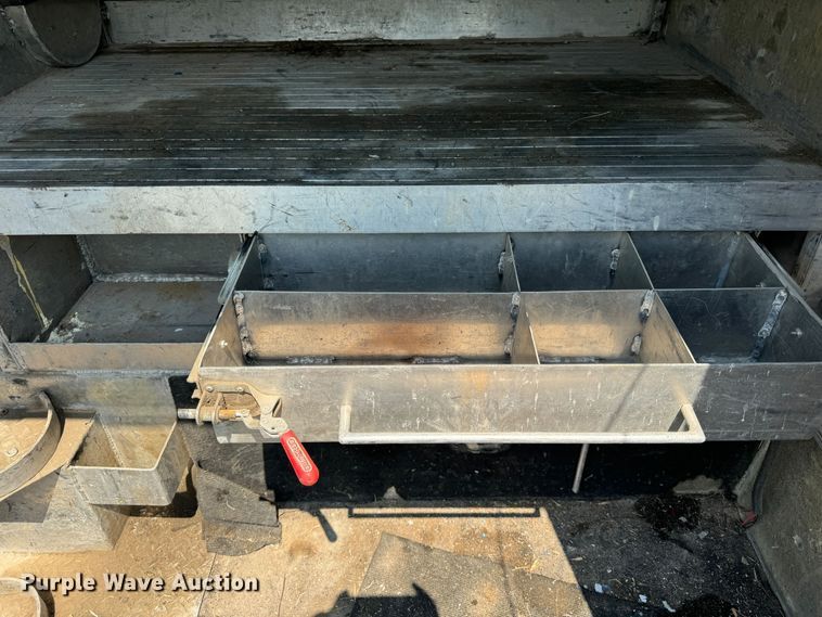 image for item NB9514 2009 Ford  F450 Super Duty XLT Crew Cab flatbed truck