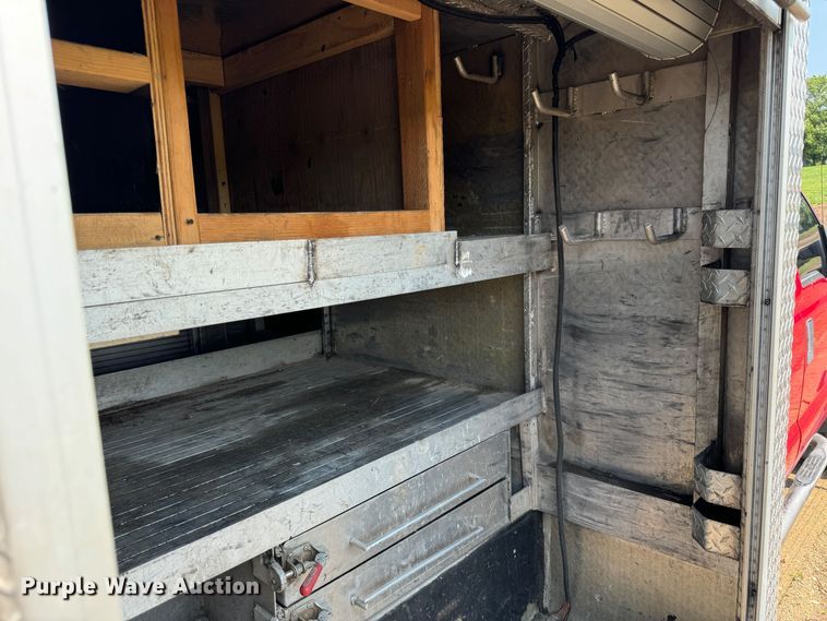 image for item NB9514 2009 Ford  F450 Super Duty XLT Crew Cab flatbed truck