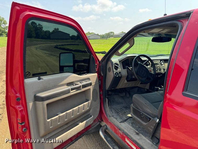 image for item NB9514 2009 Ford  F450 Super Duty XLT Crew Cab flatbed truck