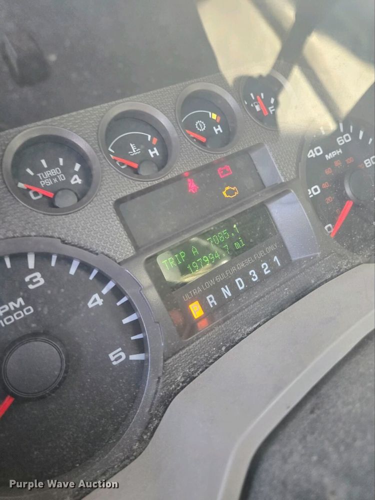 image for item NB9514 2009 Ford  F450 Super Duty XLT Crew Cab flatbed truck