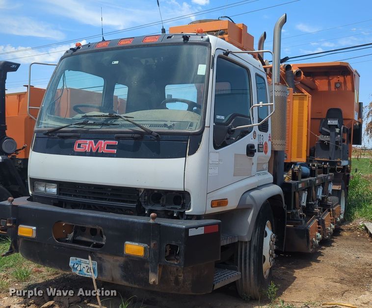 image for item NG9977 2005 GMC 7500 asphalt patch truck