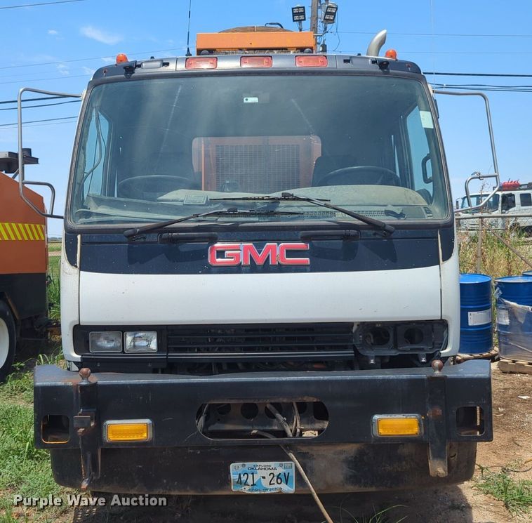 image for item NG9977 2005 GMC 7500 asphalt patch truck