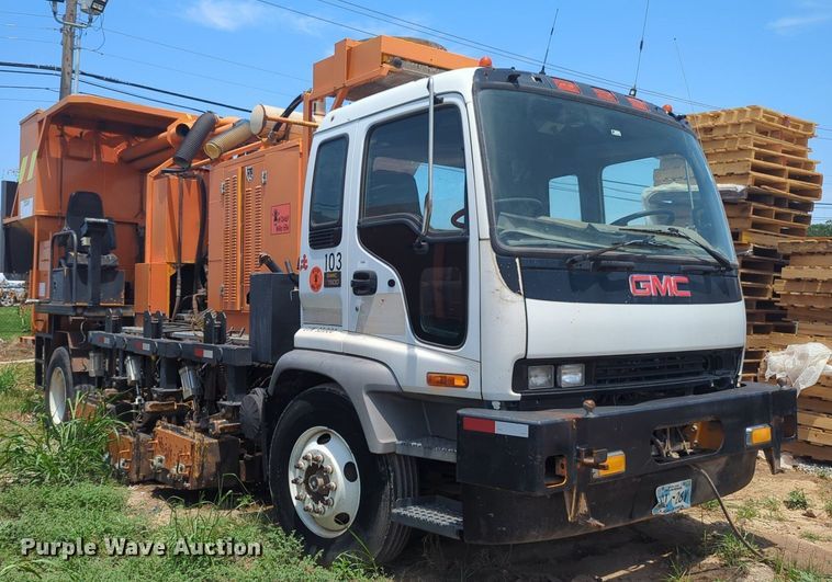 image for item NG9977 2005 GMC 7500 asphalt patch truck