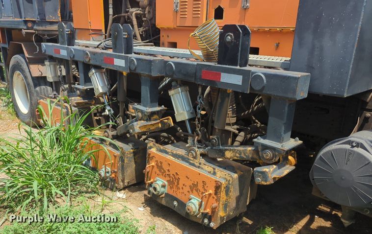 image for item NG9977 2005 GMC 7500 asphalt patch truck