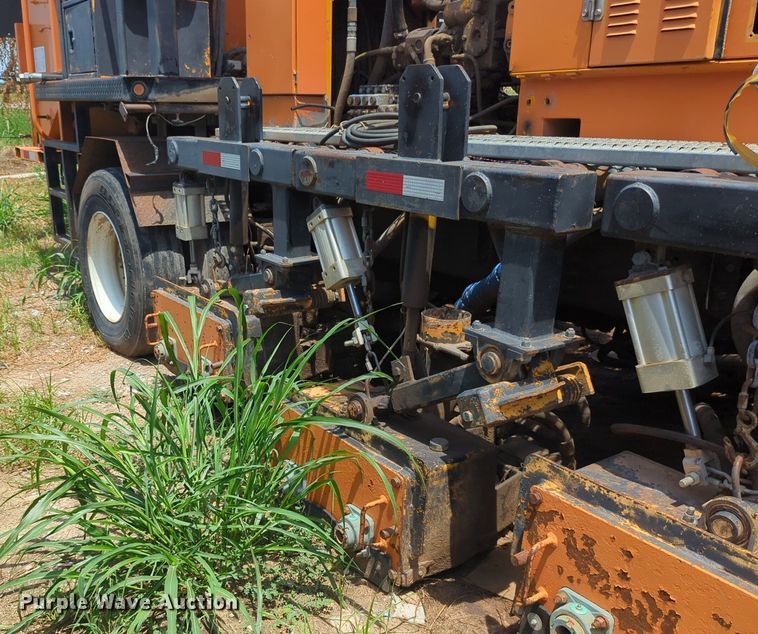 image for item NG9977 2005 GMC 7500 asphalt patch truck