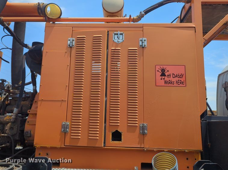 image for item NG9977 2005 GMC 7500 asphalt patch truck