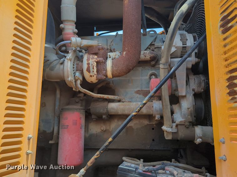 image for item NG9977 2005 GMC 7500 asphalt patch truck