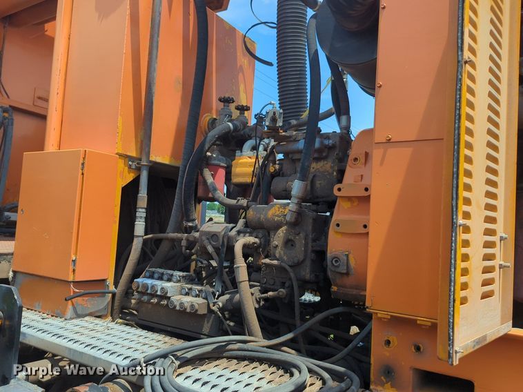 image for item NG9977 2005 GMC 7500 asphalt patch truck