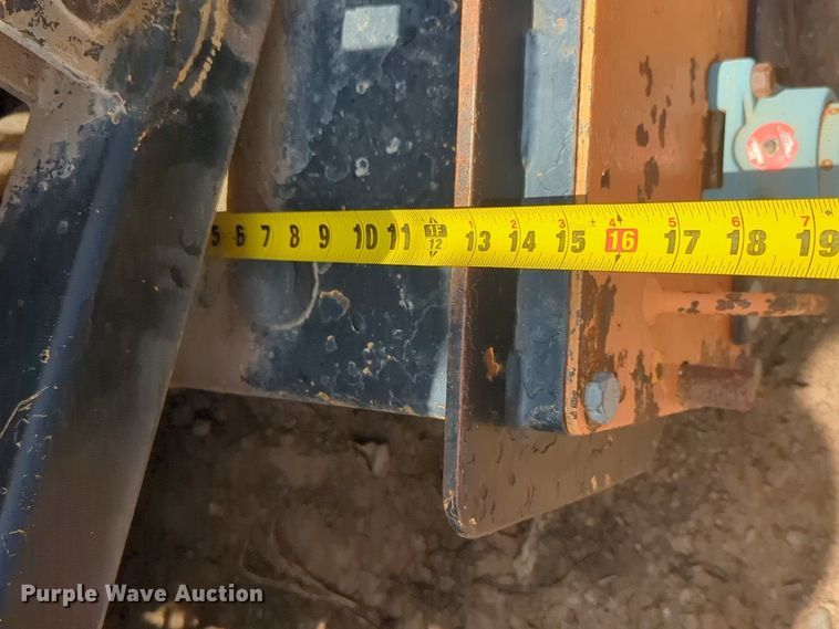 image for item NG9977 2005 GMC 7500 asphalt patch truck