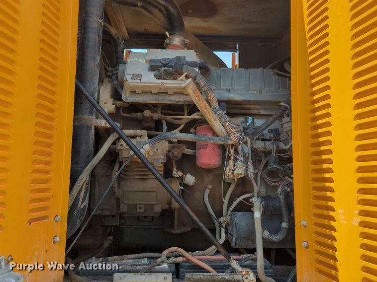 image for item NG9977 2005 GMC 7500 asphalt patch truck