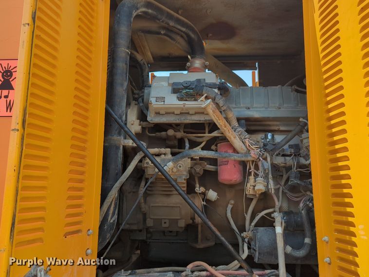 image for item NG9977 2005 GMC 7500 asphalt patch truck