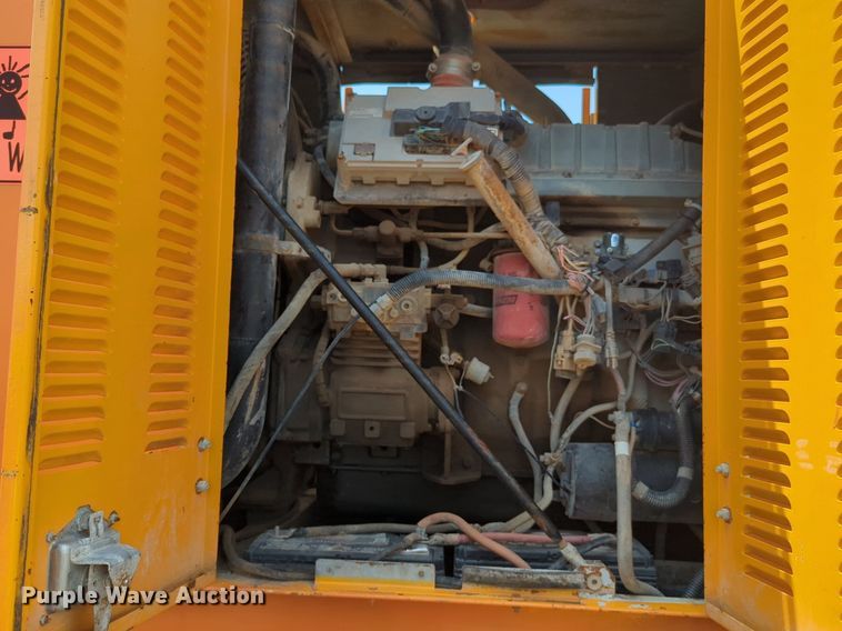 image for item NG9977 2005 GMC 7500 asphalt patch truck