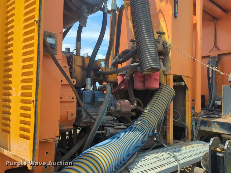 image for item NG9977 2005 GMC 7500 asphalt patch truck