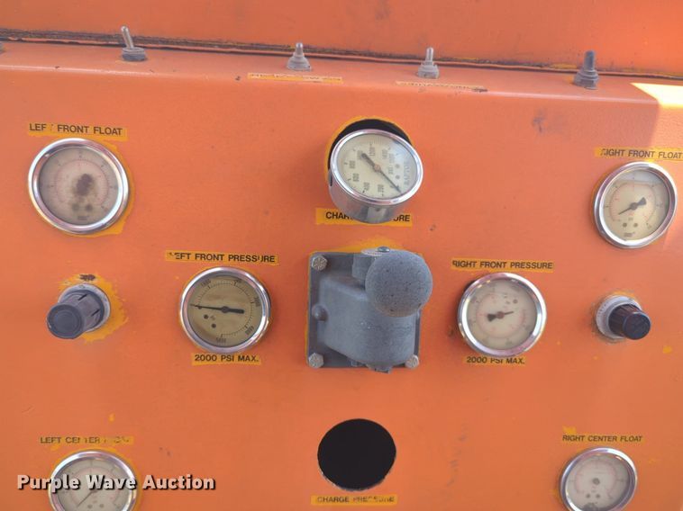 image for item NG9977 2005 GMC 7500 asphalt patch truck