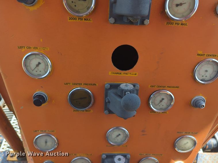 image for item NG9977 2005 GMC 7500 asphalt patch truck