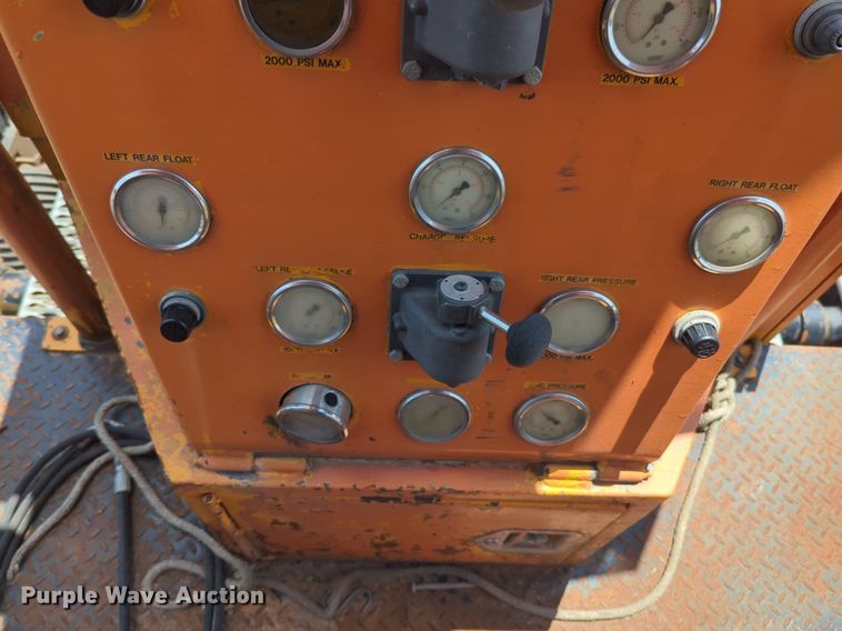 image for item NG9977 2005 GMC 7500 asphalt patch truck