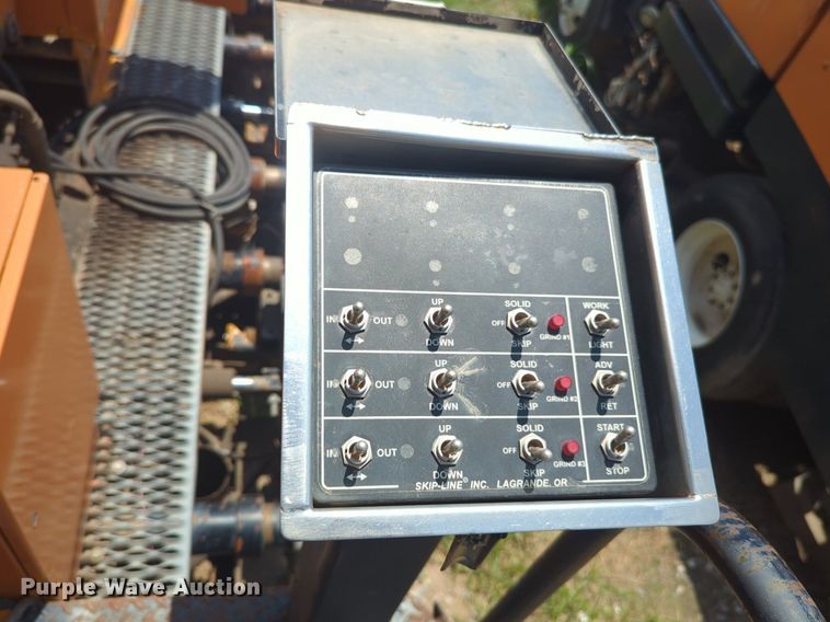 image for item NG9977 2005 GMC 7500 asphalt patch truck