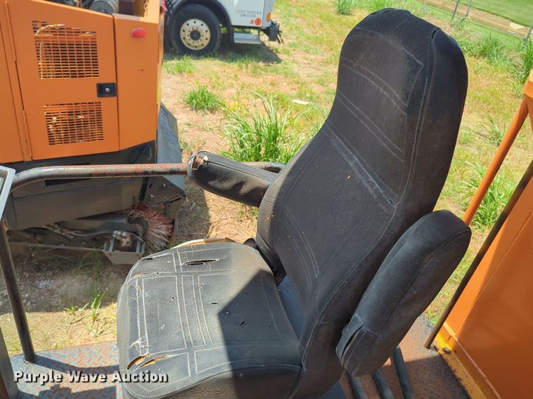 image for item NG9977 2005 GMC 7500 asphalt patch truck