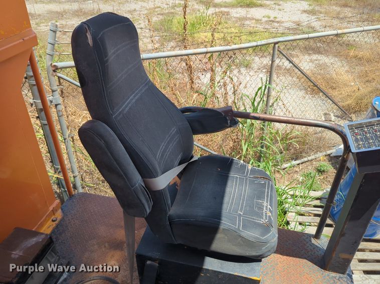 image for item NG9977 2005 GMC 7500 asphalt patch truck