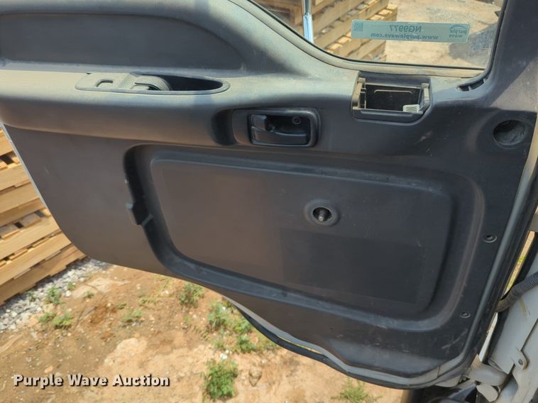 image for item NG9977 2005 GMC 7500 asphalt patch truck