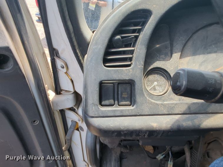 image for item NG9977 2005 GMC 7500 asphalt patch truck