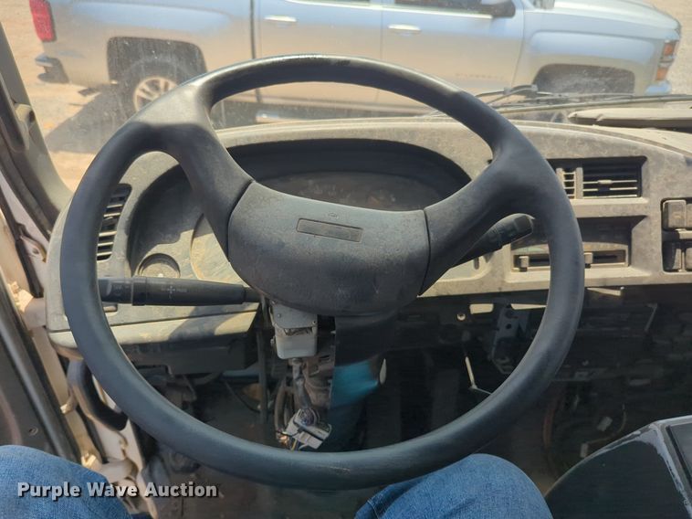 image for item NG9977 2005 GMC 7500 asphalt patch truck