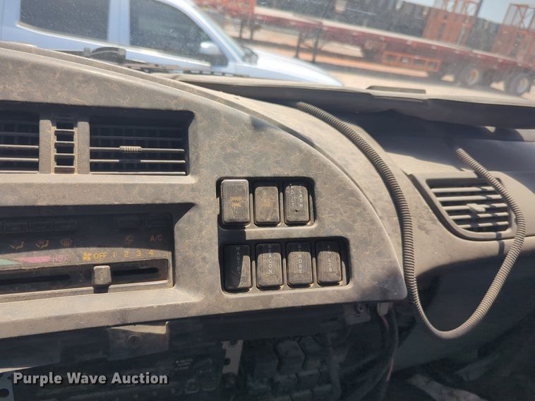 image for item NG9977 2005 GMC 7500 asphalt patch truck