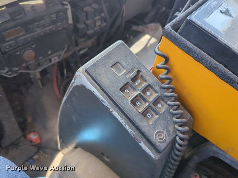 image for item NG9977 2005 GMC 7500 asphalt patch truck