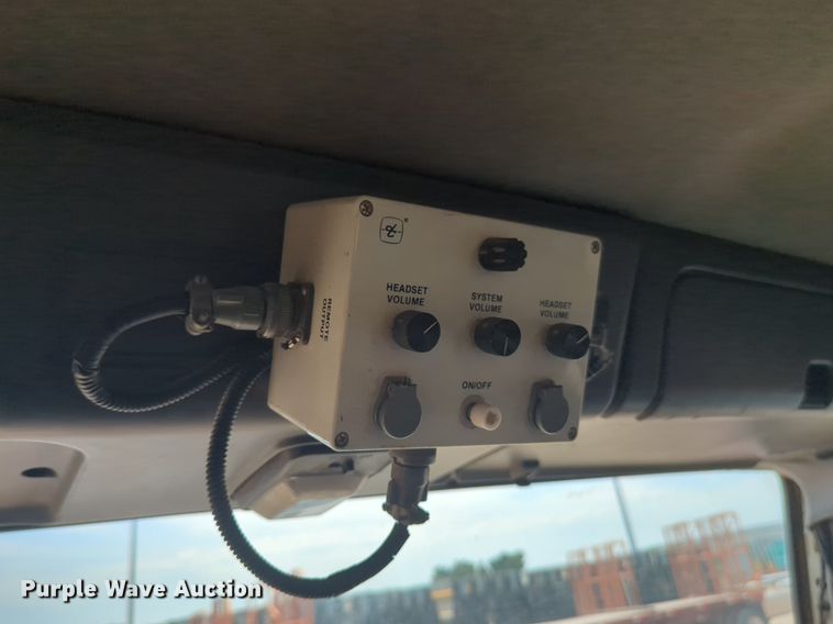 image for item NG9977 2005 GMC 7500 asphalt patch truck